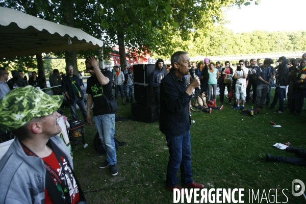 Rassemblement du 18 joints à la Villette