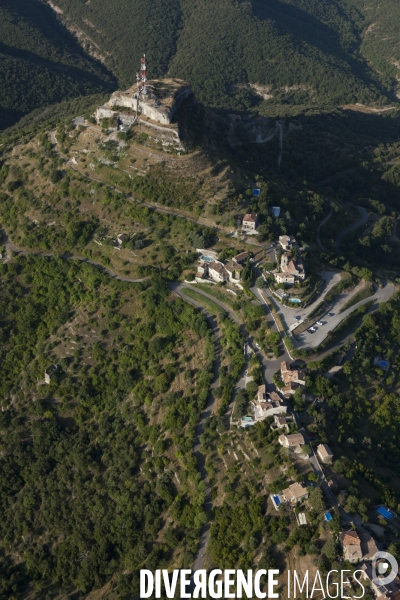 Vue aerienne des gorges de l Ardeche et de la grotte Chauvet