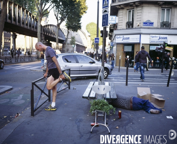 Deux hommes boulevard de la Chapelle, Paris Nord.