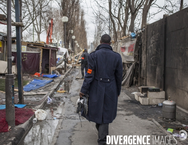 Destruction d un camps d  immigrés roumains