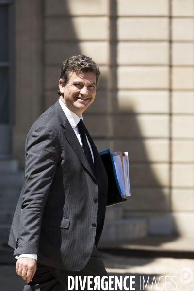 Reunion ministerielle sur la conference sociale.