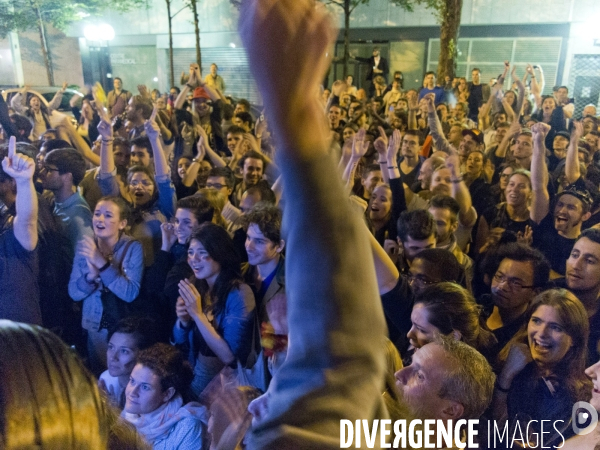 Jeunes supporters allemands pendant la finale Argentine-Allemagne, dans le seul biergarten allemand parisien