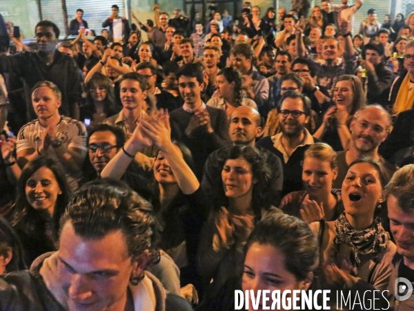 Jeunes supporters allemands pendant la finale Argentine-Allemagne, dans le seul biergarten allemand parisien