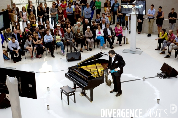 Un week end à Luxembourg.Piano Destruction Concert .Performance de l artiste américain Raphael Montanez Ortiz au MUDAM,