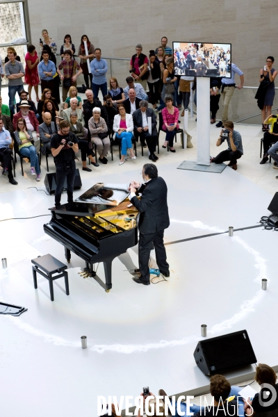 Un week end à Luxembourg.Piano Destruction Concert .Performance de l artiste américain Raphael Montanez Ortiz au MUDAM,