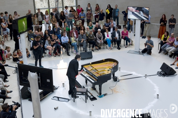 Un week end à Luxembourg.Piano Destruction Concert .Performance de l artiste américain Raphael Montanez Ortiz au MUDAM,