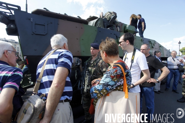 L armée Française expose ses matériels au public après le défilé du 14 juillet