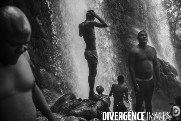 Pelerinage vaudou a saut d eau, haiti