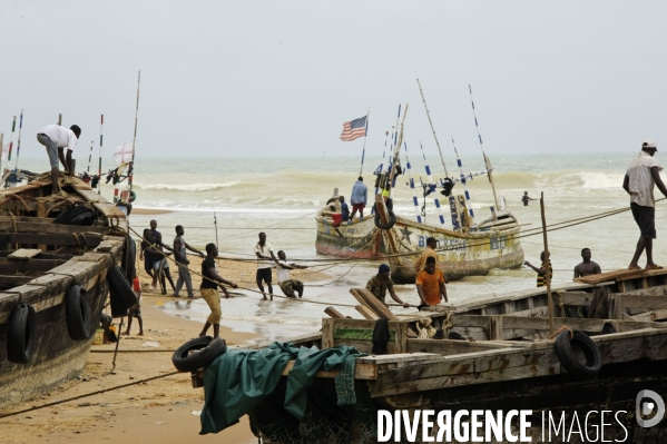 TOGO : Contrebandiers et pêcheurs à la passe d  ANEHO