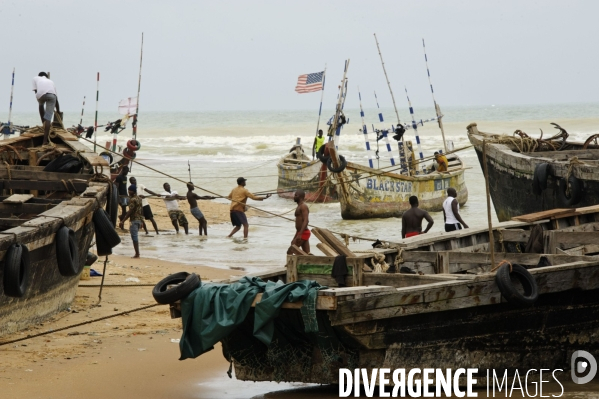 TOGO : Contrebandiers et pêcheurs à la passe d  ANEHO