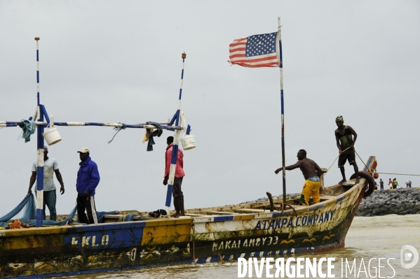 TOGO : Contrebandiers et pêcheurs à la passe d  ANEHO