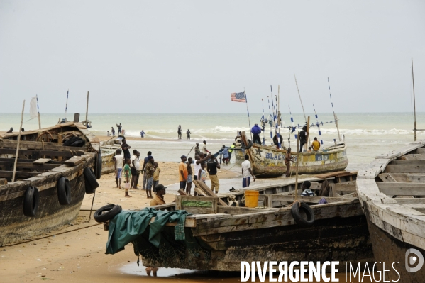 TOGO : Contrebandiers et pêcheurs à la passe d  ANEHO