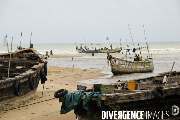 TOGO : Contrebandiers et pêcheurs à la passe d  ANEHO