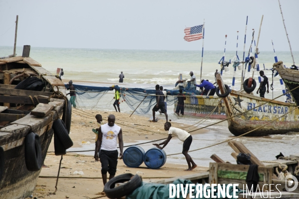 TOGO : Contrebandiers et pêcheurs à la passe d  ANEHO