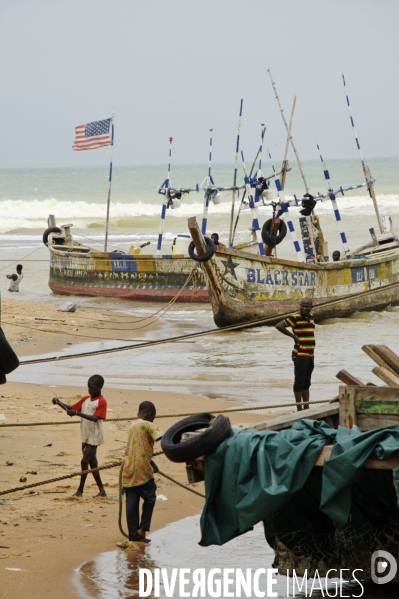 TOGO : Contrebandiers et pêcheurs à la passe d  ANEHO