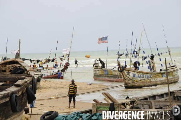 TOGO : Contrebandiers et pêcheurs à la passe d  ANEHO