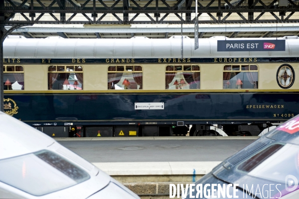 Illustration Juin 2014.L Orient Express,à quai en gare de l Est à Paris à coté d un TGV..
