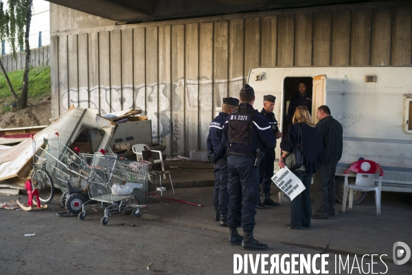 Expulsion d un camp de roms a ivry.