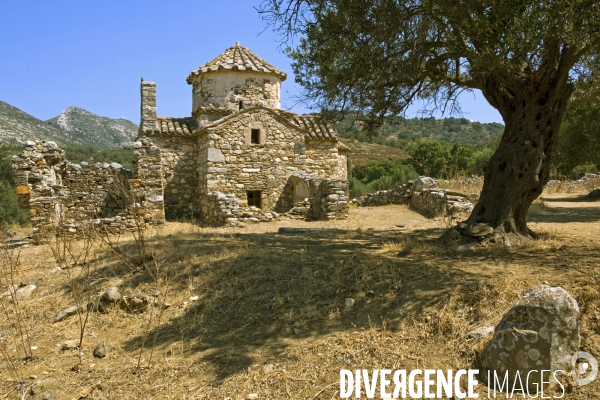 Grece. Ete 2014.Notre dame de la Rosée.Panagia Droisani, la plus vieille église de Naxos date du 6éme siécle dédiée à la nativité de la Vierge.
