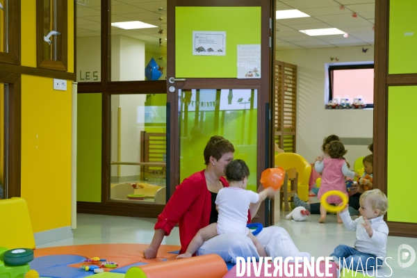 Des enfants a la creche des Louvresses a Gennevilliers