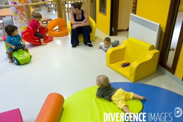 Des enfants a la creche des Louvresses a Gennevilliers