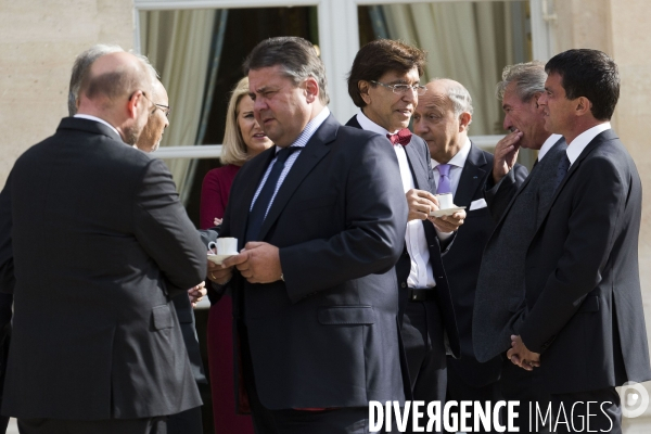 Reunion des chefs de gouvernement europeens a l Elysee.