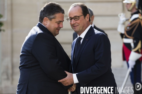 Reunion des chefs de gouvernement europeens a l Elysee.