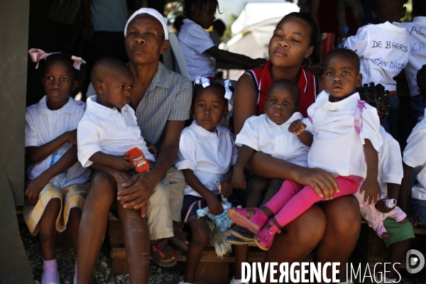 113 enfants haitiens en instance d adoption par des parents francais, sont evacues par avion.