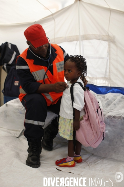 113 enfants haitiens en instance d adoption par des parents francais, sont evacues par avion.