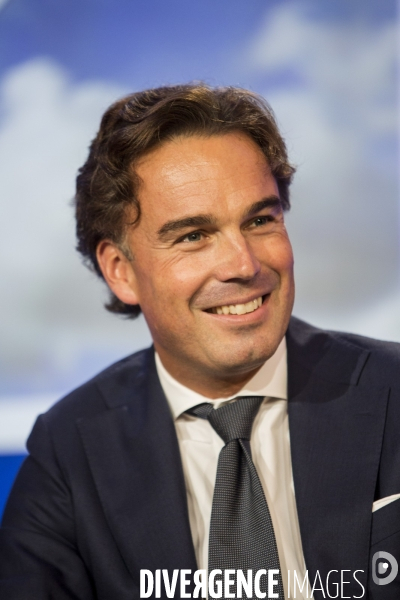 Le PDG d  AirFrance KLM Alexandre de JUNIAC présente le plan Perform 2020.