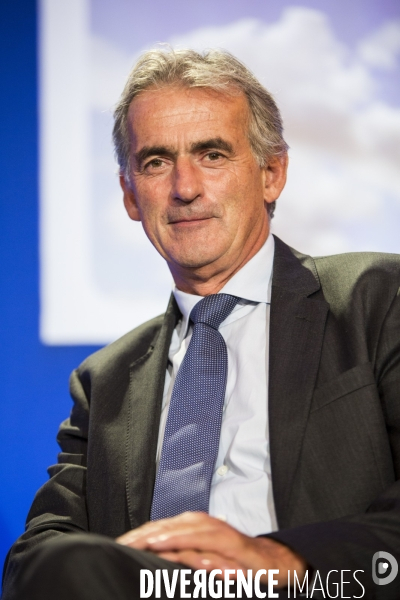 Le PDG d  AirFrance KLM Alexandre de JUNIAC présente le plan Perform 2020.