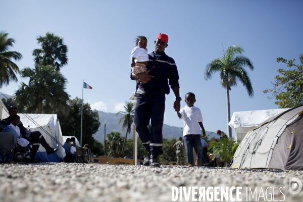 113 enfants haitiens en instance d adoption par des parents francais, sont evacues par avion.