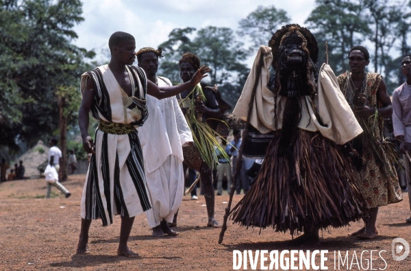 Cote d Ivoire : Fête des masques GUERE WOBE de la région de MAN
