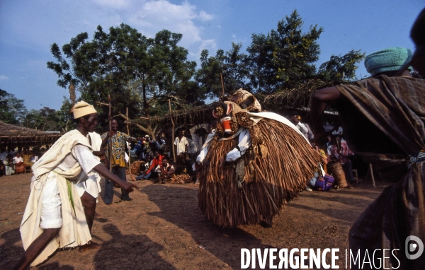 Cote d Ivoire : Fête des masques GUERE WOBE de la région de MAN