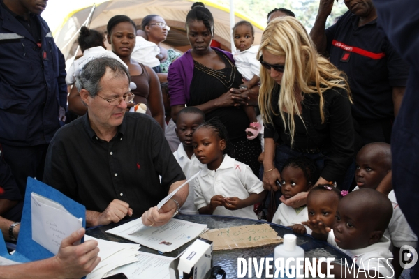 113 enfants haitiens en instance d adoption par des parents francais, sont evacues par avion.