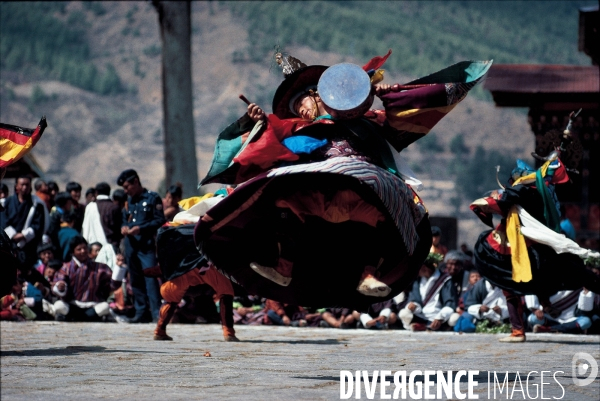 BHOUTAN : Danses monastiques du festival du TSECHU