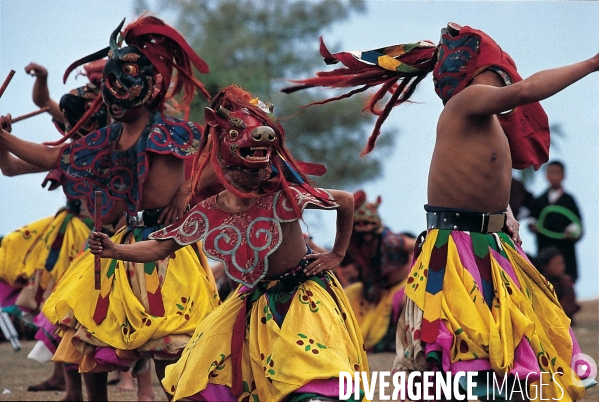 BHOUTAN : Danses monastiques du festival du TSECHU