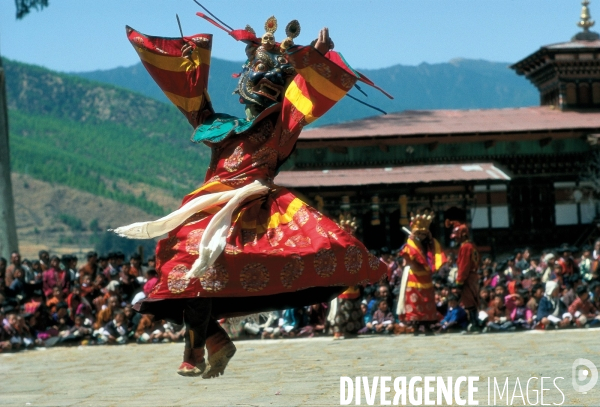 BHOUTAN : Danses monastiques du festival du TSECHU