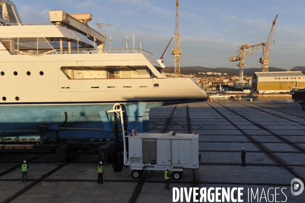 Les Mega-Yachts se refont une beaute a La Ciotat