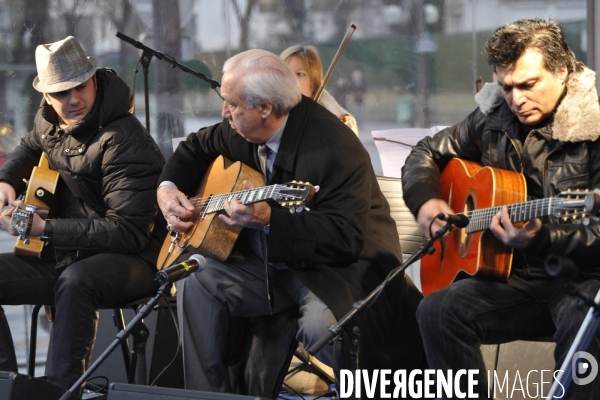 Inauguration de la place Django Reinhardt en hommage au guitariste de jazz manouche