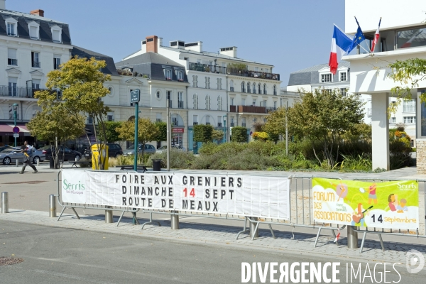 Val d Europe. Un développement sans fin.Sur la place de Toscane,Graine d Etoile, un studio de danse prive donne une representation avec ses eleves.