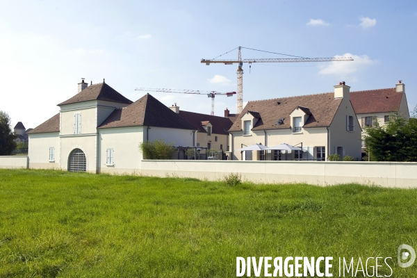 Val d Europe. Un développement sans fin.Sur la place de Toscane,Graine d Etoile, un studio de danse prive donne une representation avec ses eleves.