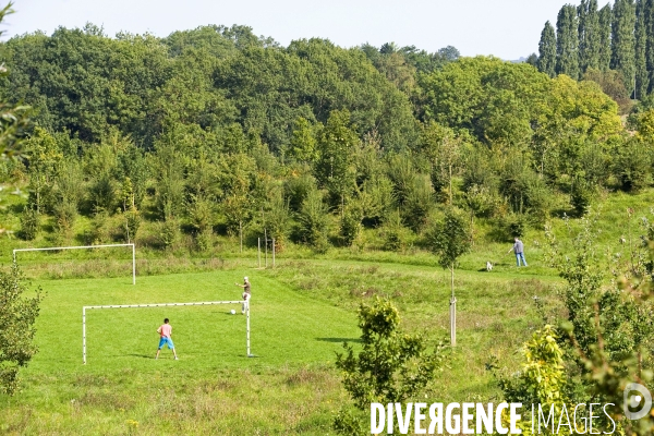 Val d Europe. Un développement sans fin.Sur la place de Toscane,Graine d Etoile, un studio de danse prive donne une representation avec ses eleves.