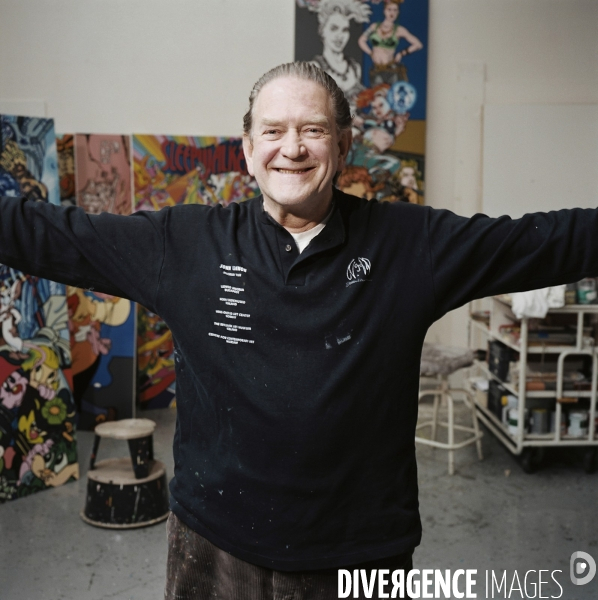 Le peintre Erro dans son atelier de Paris