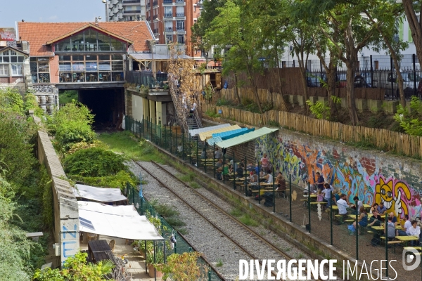 La gare d Ornano sur la petite ceinture transformee en un lieu de vie. Bienvenue a la Recyclerie !