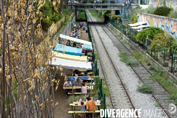 La gare d Ornano sur la petite ceinture transformee en un lieu de vie. Bienvenue a la Recyclerie !