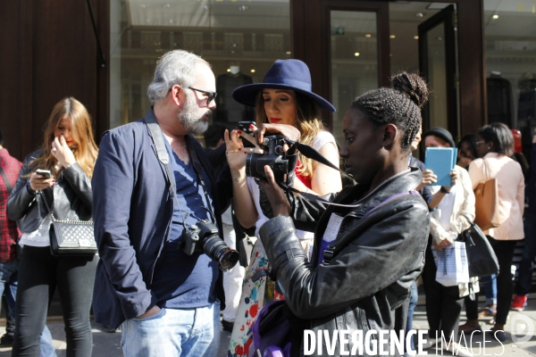 Ambiance autour du défilé Balmain pendant la Fashion Week de Paris