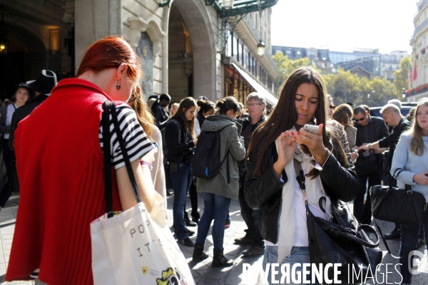 Ambiance autour du défilé Balmain pendant la Fashion Week de Paris