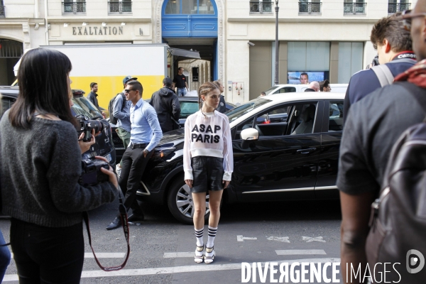 Ambiance autour du défilé Balmain pendant la Fashion Week de Paris
