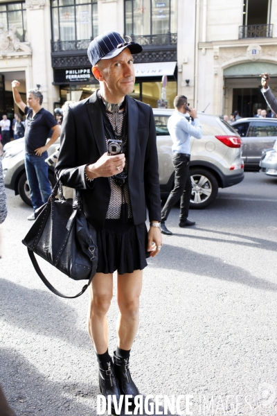 Ambiance autour du défilé Balmain pendant la Fashion Week de Paris
